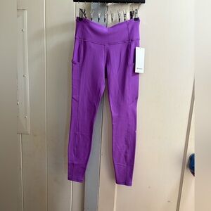 NWT Lululemon Fast and Free HR Tight 28”
Fleece